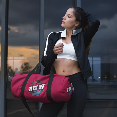mockup-of-a-girl-carrying-a-gym-bag-23047